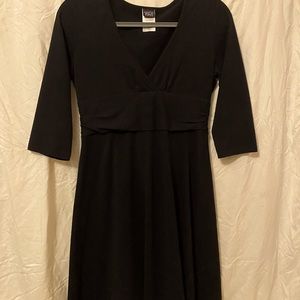 Simple and comfortable mid length dress.